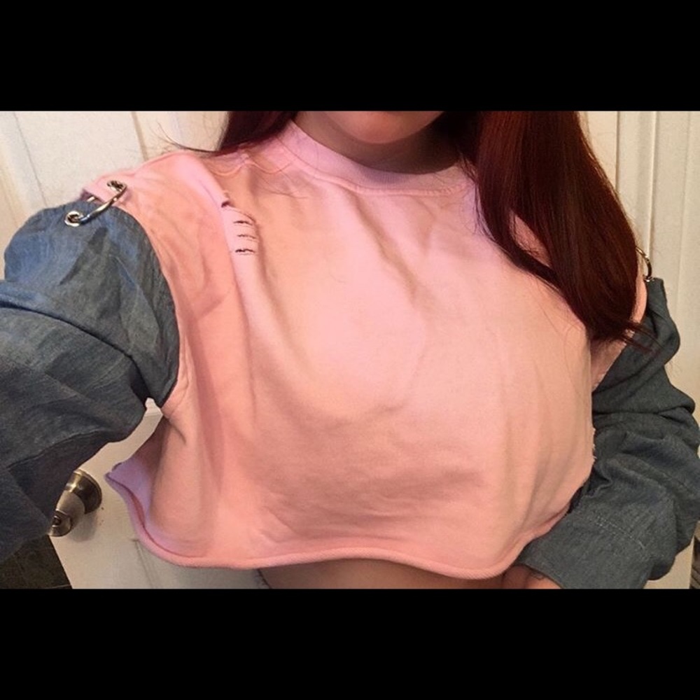 Cropped Denim Longsleeve in Pink 💗